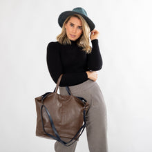 Load image into Gallery viewer, VIRGILIA REVERSABLE TOTE BROWN &amp; NAVY
