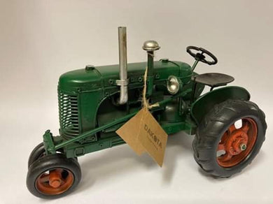 DAKOTA MODEL TRACTOR GREEN